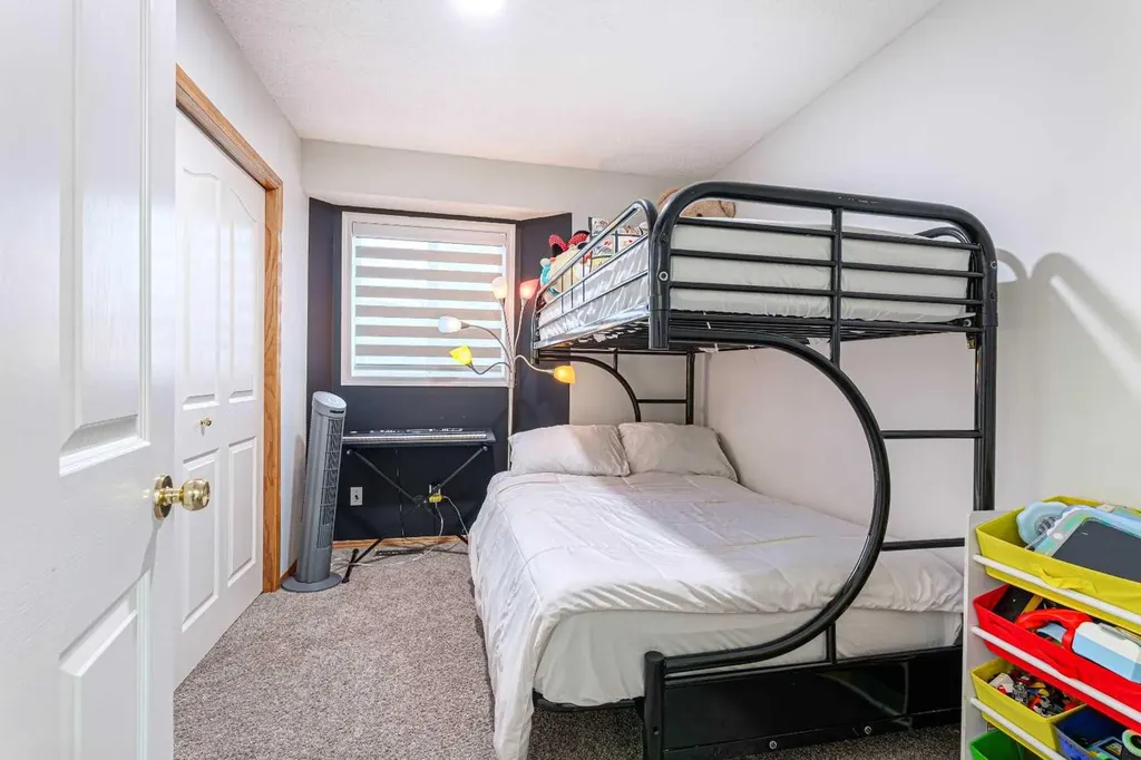 13 Mt Aberdeen Manor SE Calgary AB T2Z3N8