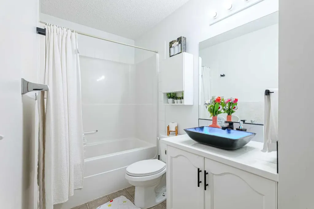 13 Mt Aberdeen Manor SE Calgary AB T2Z3N8