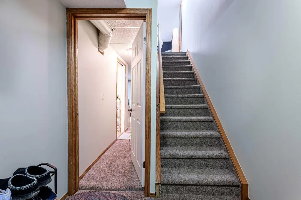 13 Mt Aberdeen Manor SE Calgary AB T2Z3N8