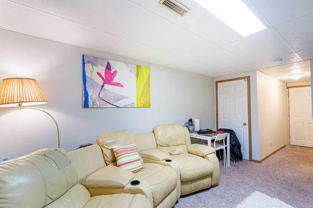 13 Mt Aberdeen Manor SE Calgary AB T2Z3N8
