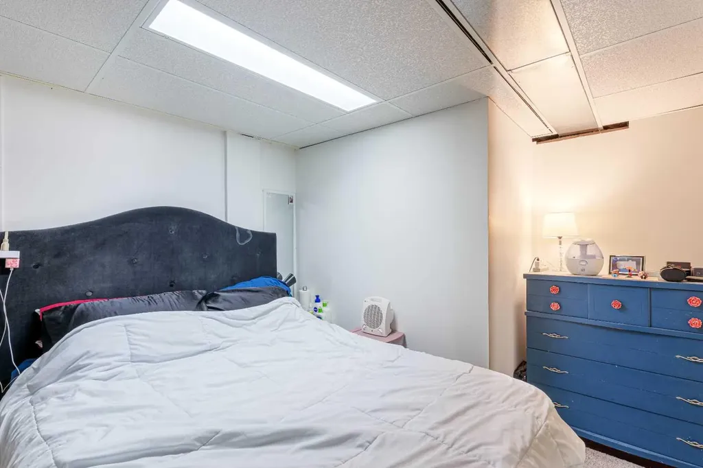 13 Mt Aberdeen Manor SE Calgary AB T2Z3N8