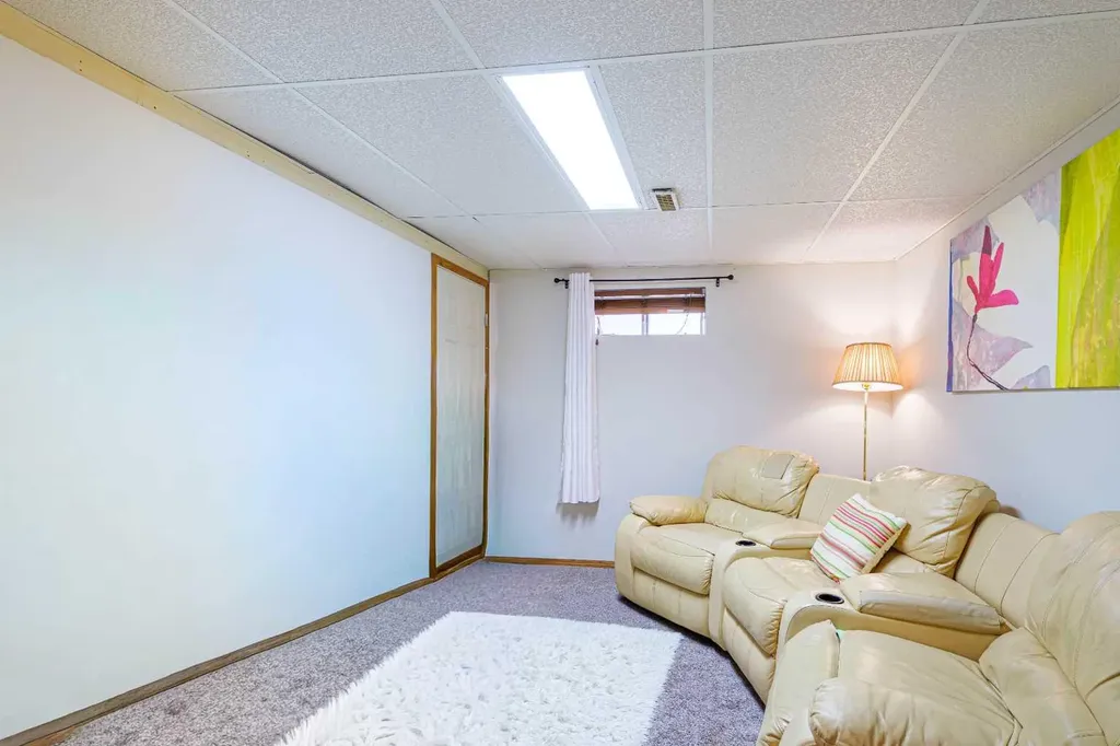 13 Mt Aberdeen Manor SE Calgary AB T2Z3N8
