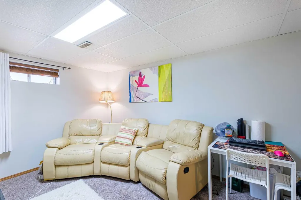 13 Mt Aberdeen Manor SE Calgary AB T2Z3N8