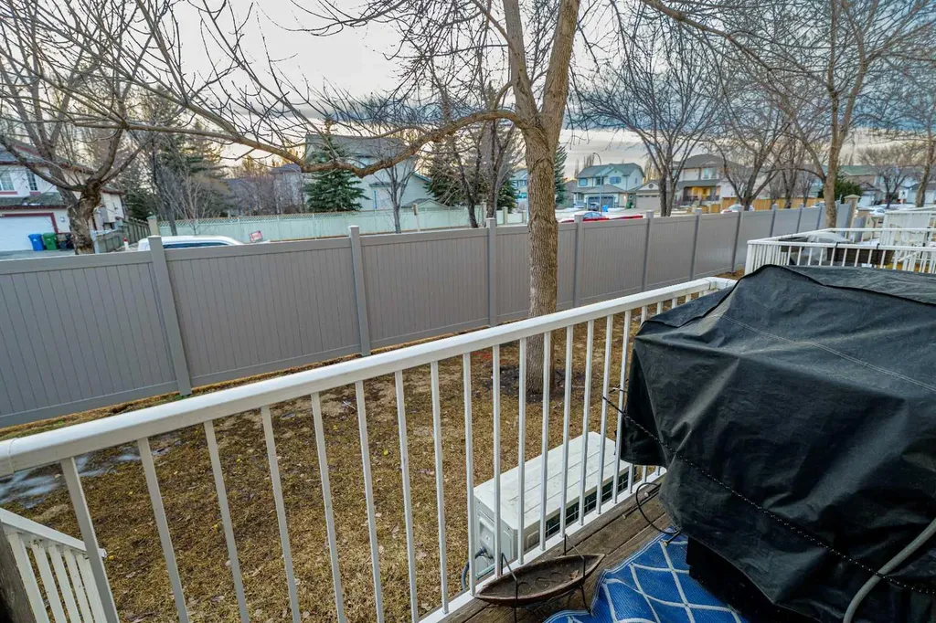 13 Mt Aberdeen Manor SE Calgary AB T2Z3N8