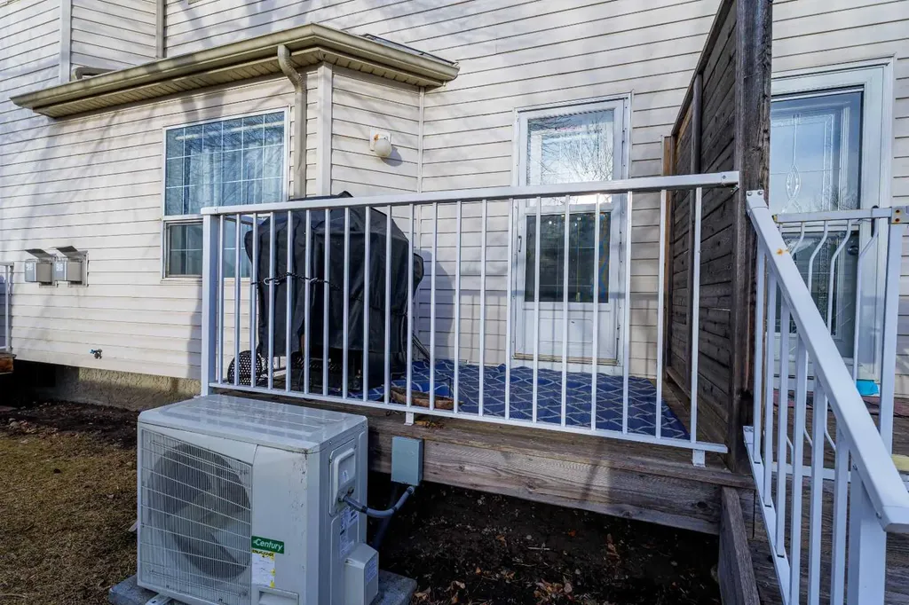13 Mt Aberdeen Manor SE Calgary AB T2Z3N8