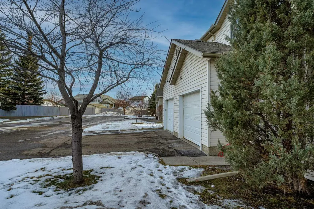 13 Mt Aberdeen Manor SE Calgary AB T2Z3N8