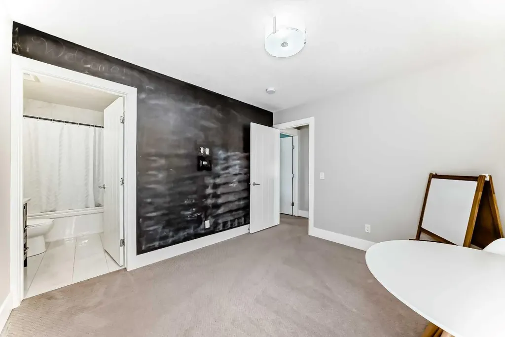 114 Kinniburgh Road Chestermere AB T1X 0S5