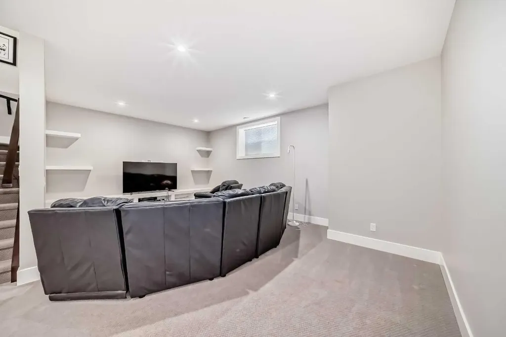114 Kinniburgh Road Chestermere AB T1X 0S5