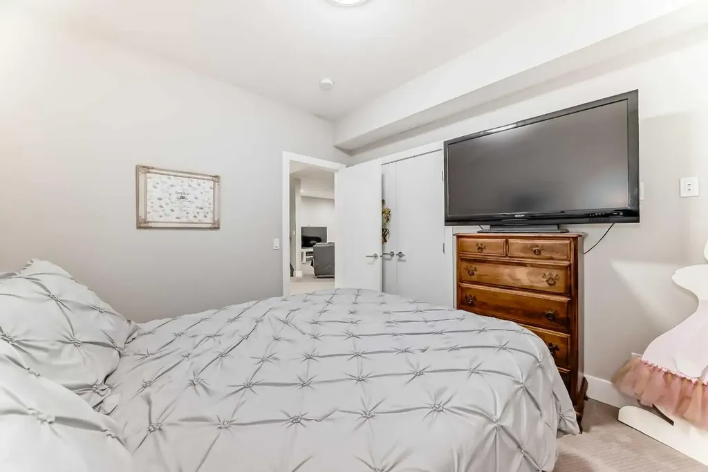 114 Kinniburgh Road Chestermere AB T1X 0S5