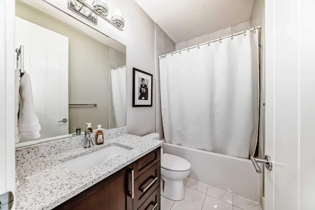 114 Kinniburgh Road Chestermere AB T1X 0S5