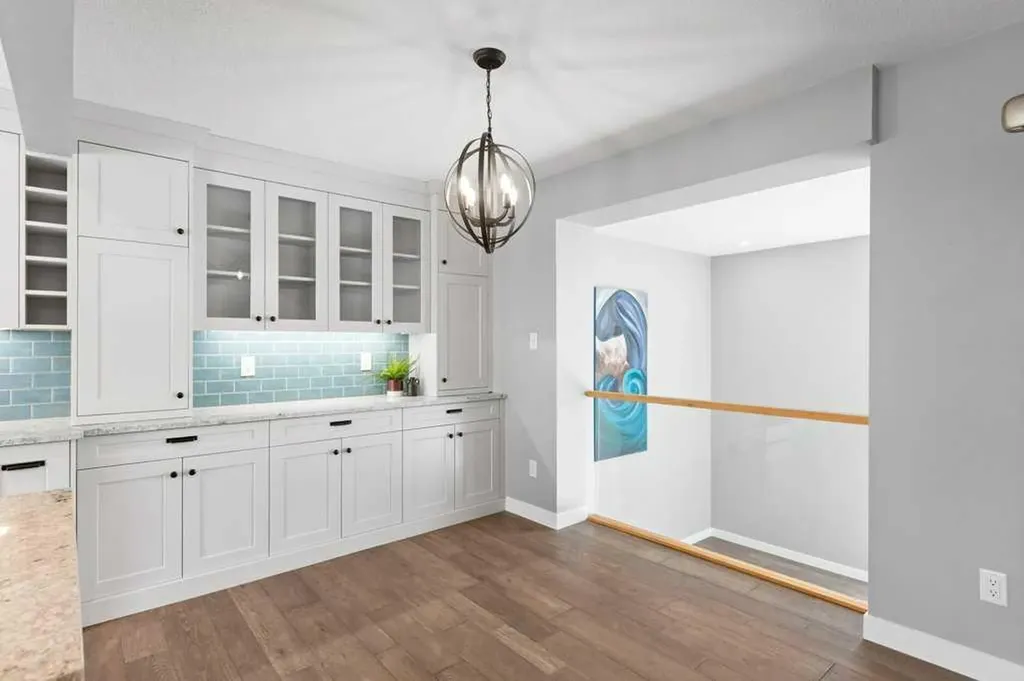 3929 Point Mckay Road NW Calgary AB T3B 4V7