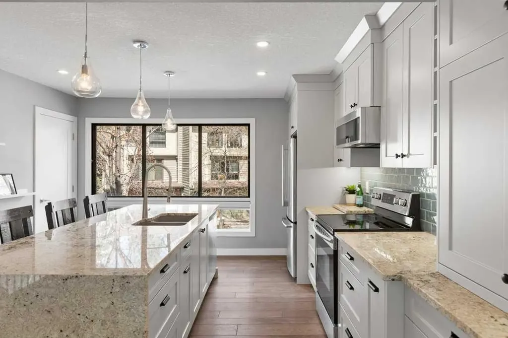 3929 Point Mckay Road NW Calgary AB T3B 4V7