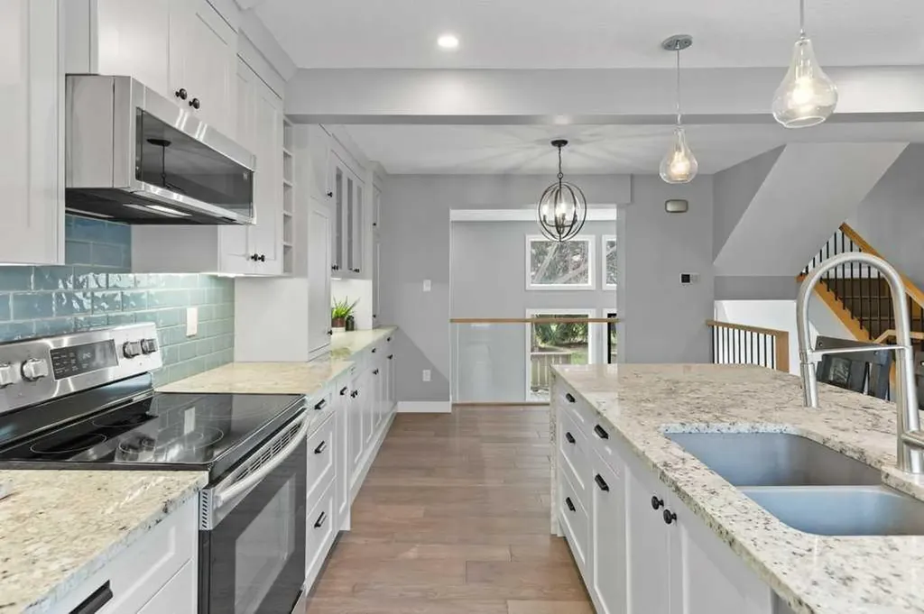 3929 Point Mckay Road NW Calgary AB T3B 4V7