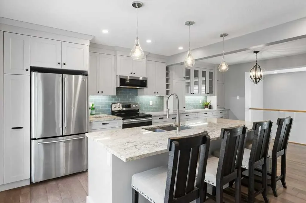 3929 Point Mckay Road NW Calgary AB T3B 4V7