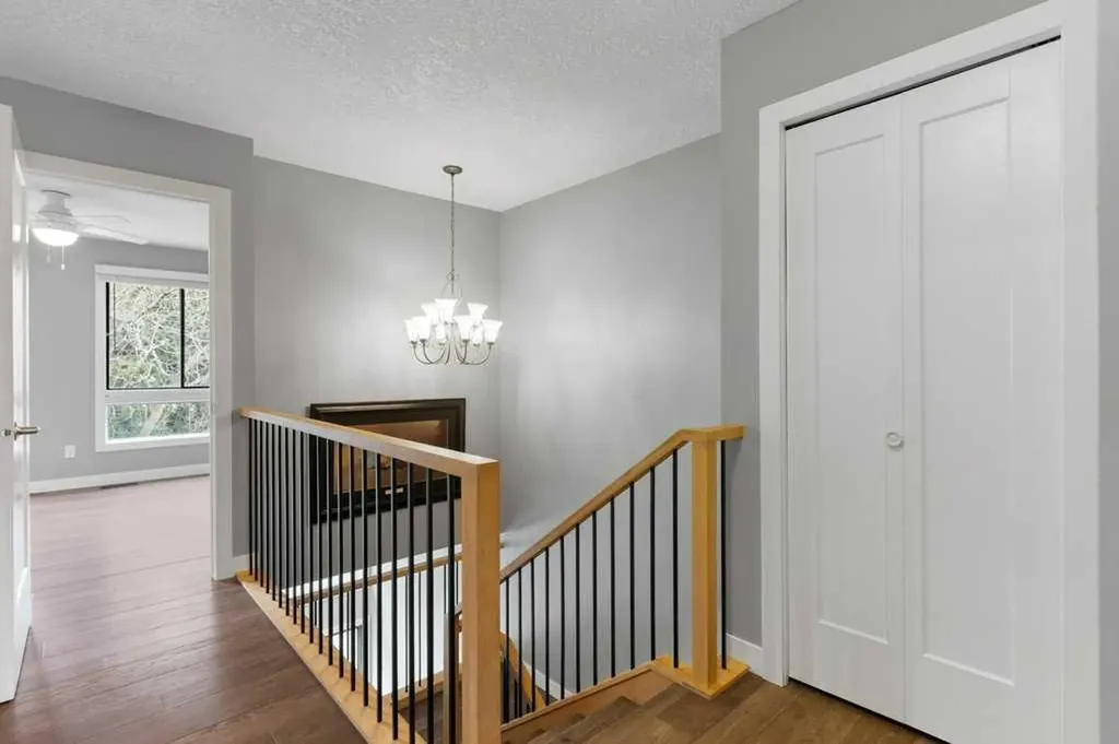 3929 Point Mckay Road NW Calgary AB T3B 4V7