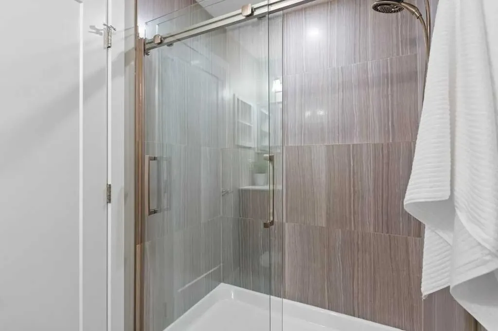 3929 Point Mckay Road NW Calgary AB T3B 4V7