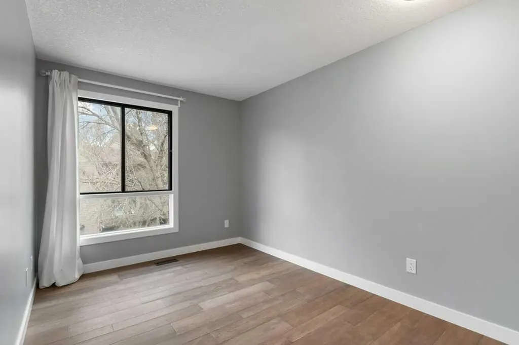 3929 Point Mckay Road NW Calgary AB T3B 4V7