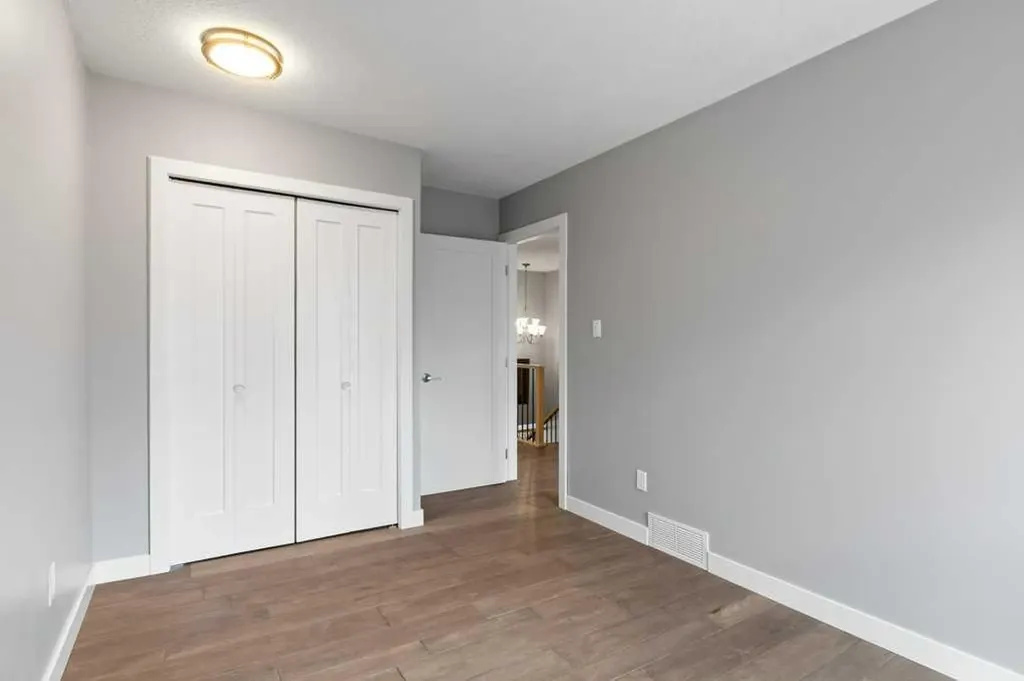 3929 Point Mckay Road NW Calgary AB T3B 4V7