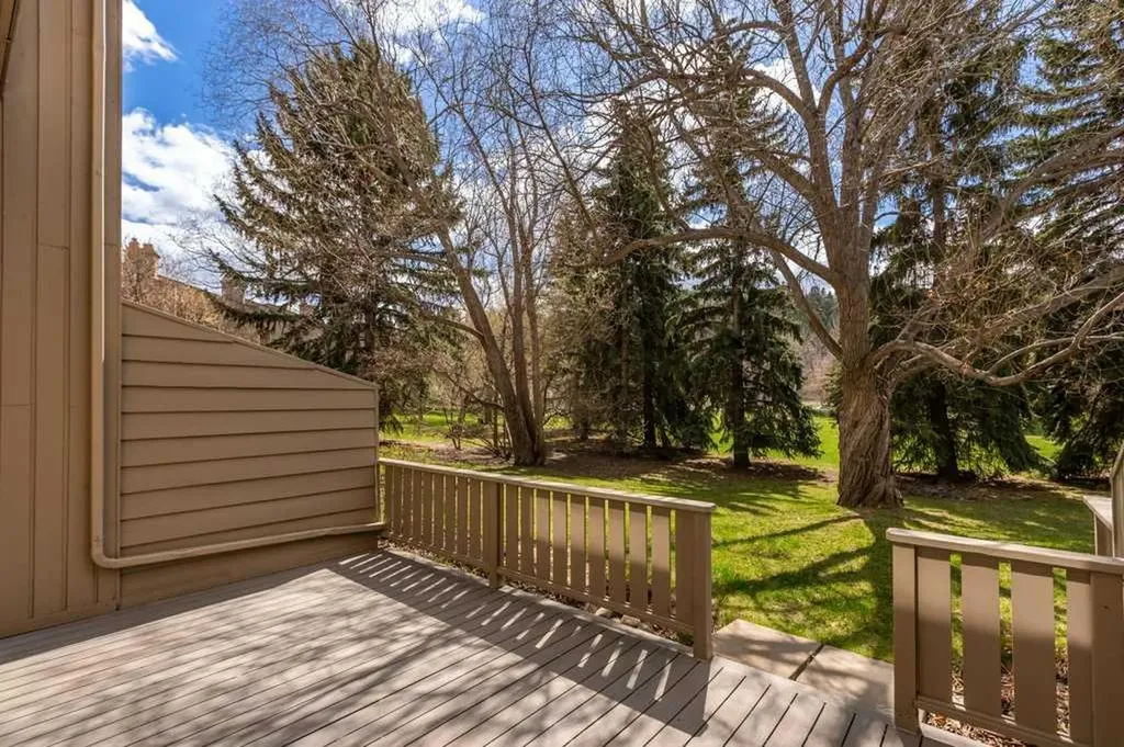 3929 Point Mckay Road NW Calgary AB T3B 4V7