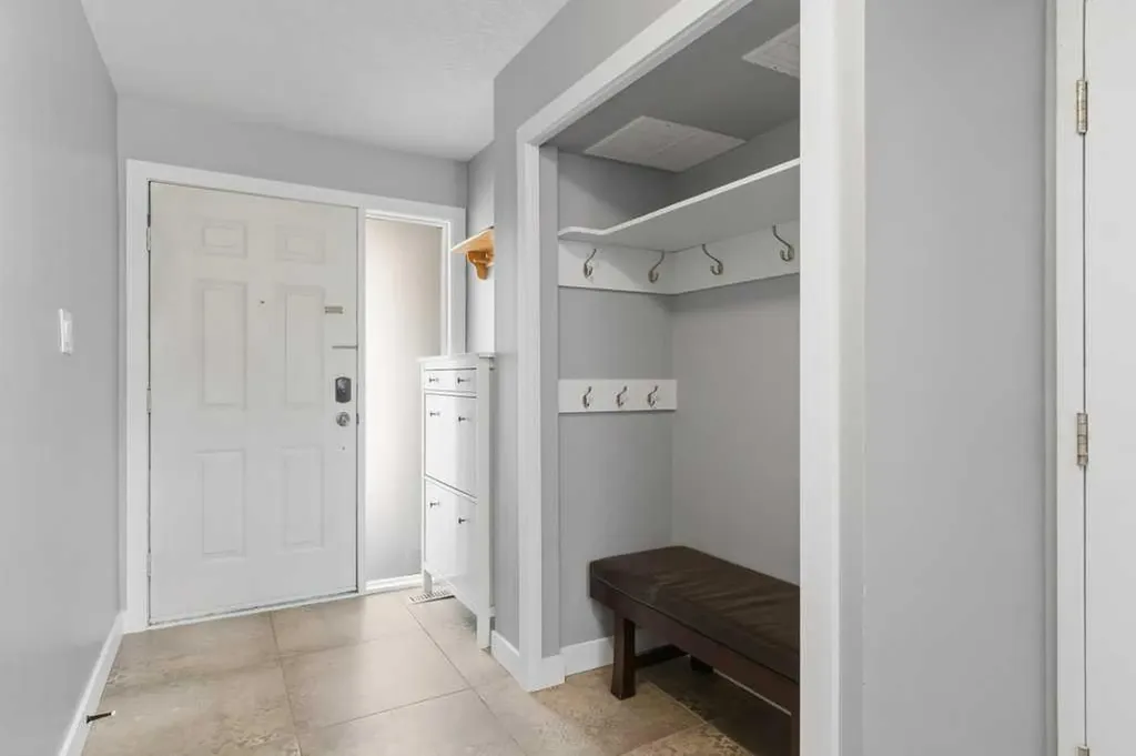 3929 Point Mckay Road NW Calgary AB T3B 4V7
