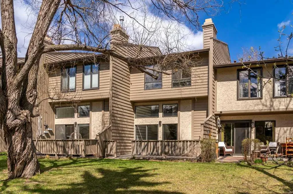 3929 Point Mckay Road NW Calgary AB T3B 4V7