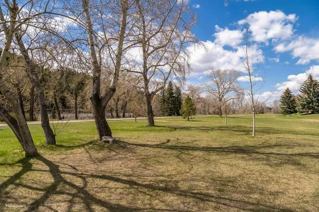 3929 Point Mckay Road NW Calgary AB T3B 4V7