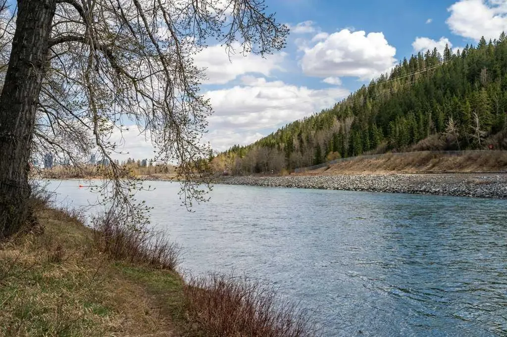 3929 Point Mckay Road NW Calgary AB T3B 4V7
