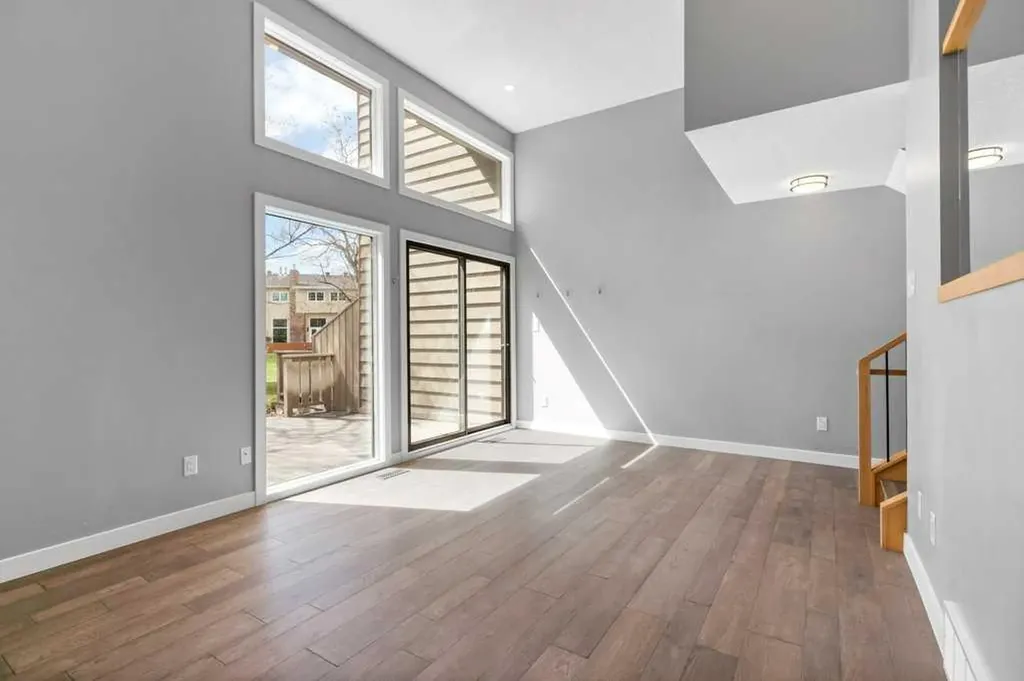3929 Point Mckay Road NW Calgary AB T3B 4V7