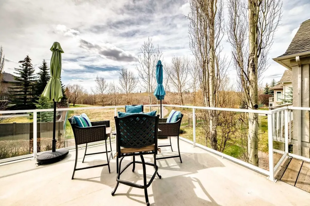 1416 Strathcona Drive SW Calgary AB T3H 4L1