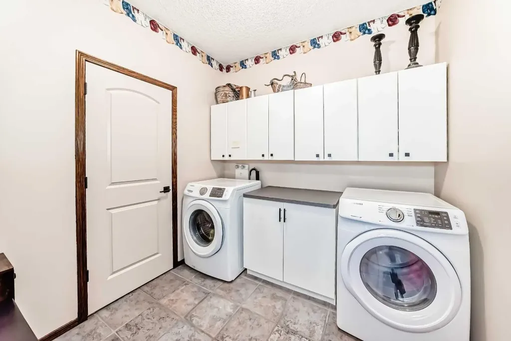 1416 Strathcona Drive SW Calgary AB T3H 4L1