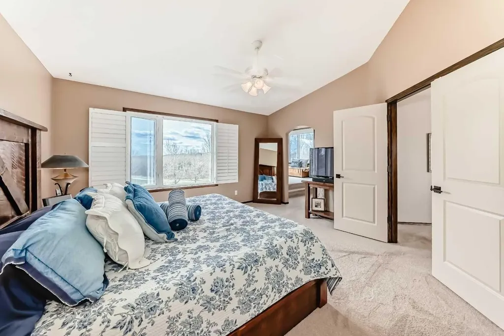 1416 Strathcona Drive SW Calgary AB T3H 4L1