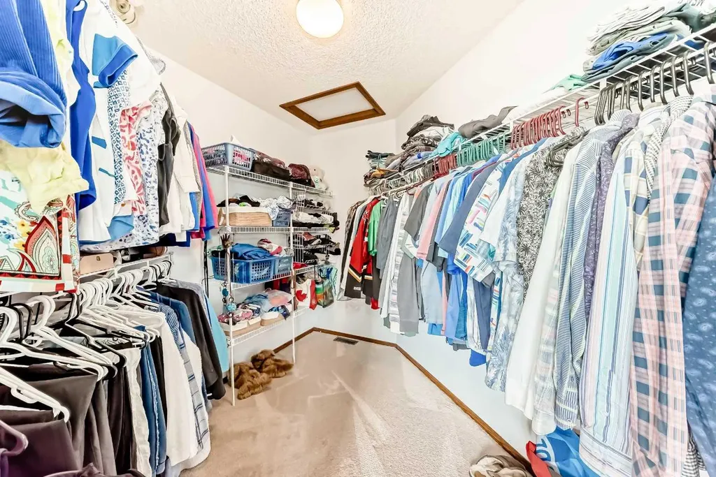 1416 Strathcona Drive SW Calgary AB T3H 4L1