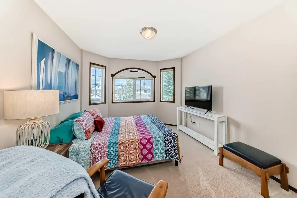 1416 Strathcona Drive SW Calgary AB T3H 4L1