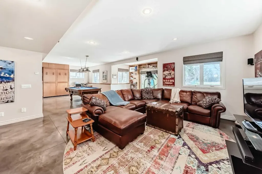 1416 Strathcona Drive SW Calgary AB T3H 4L1