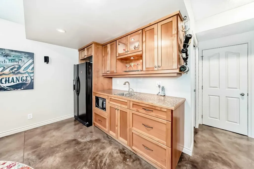 1416 Strathcona Drive SW Calgary AB T3H 4L1