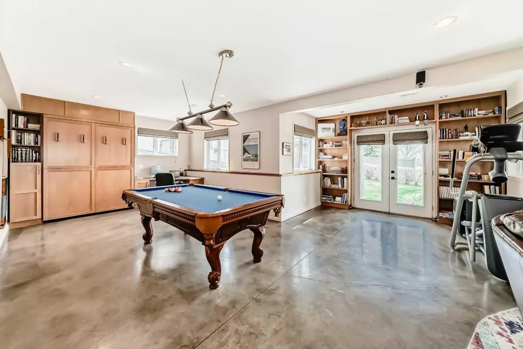 1416 Strathcona Drive SW Calgary AB T3H 4L1