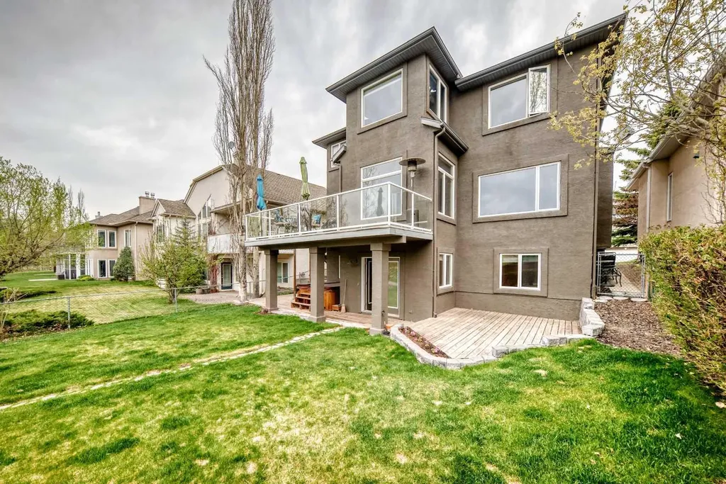 1416 Strathcona Drive SW Calgary AB T3H 4L1