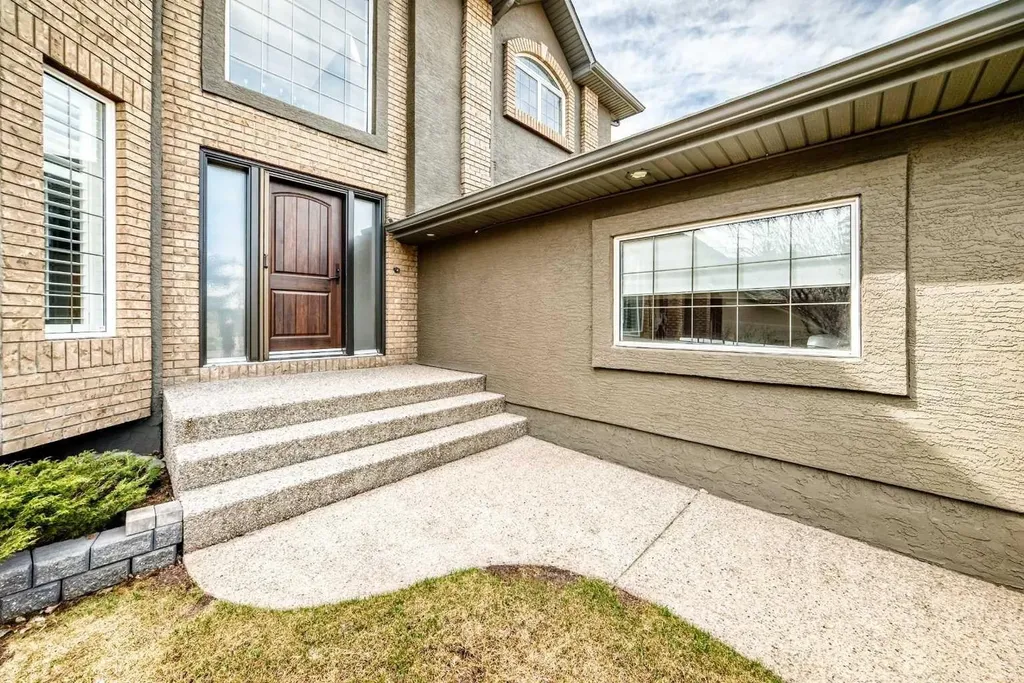 1416 Strathcona Drive SW Calgary AB T3H 4L1