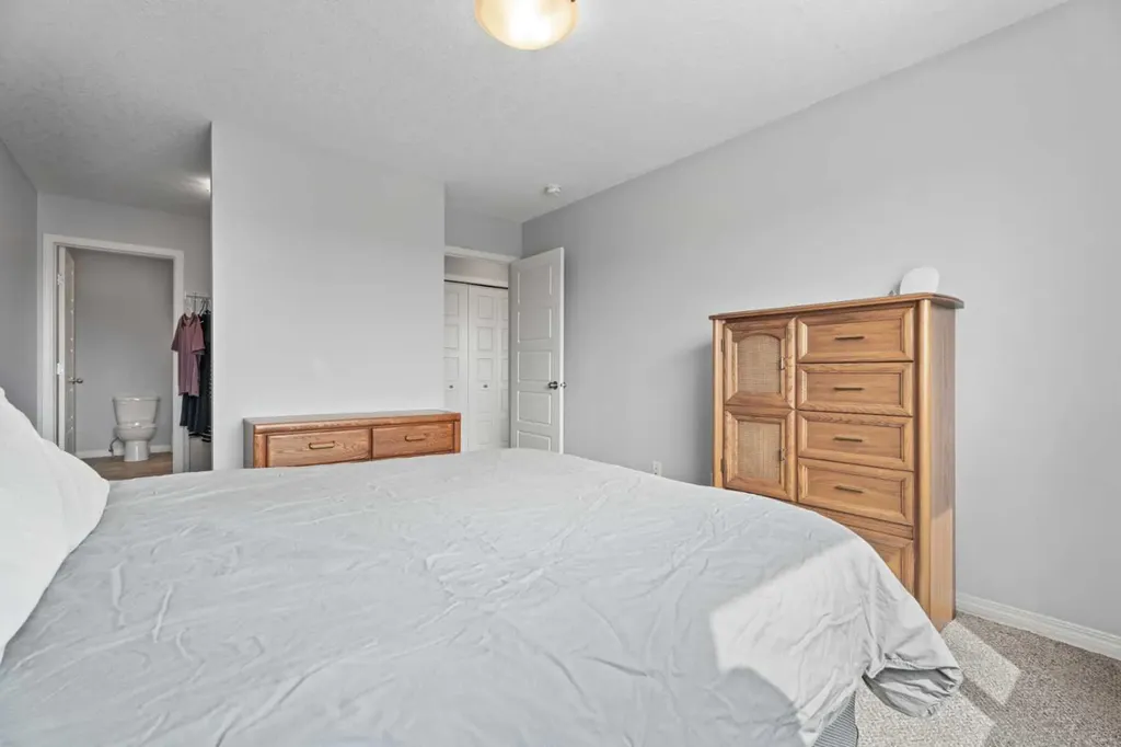 52 Saddlestone Drive NE Calgary AB T3J 0W4