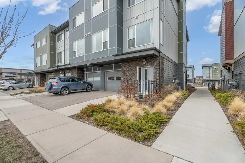 52 Saddlestone Drive NE Calgary AB T3J 0W4