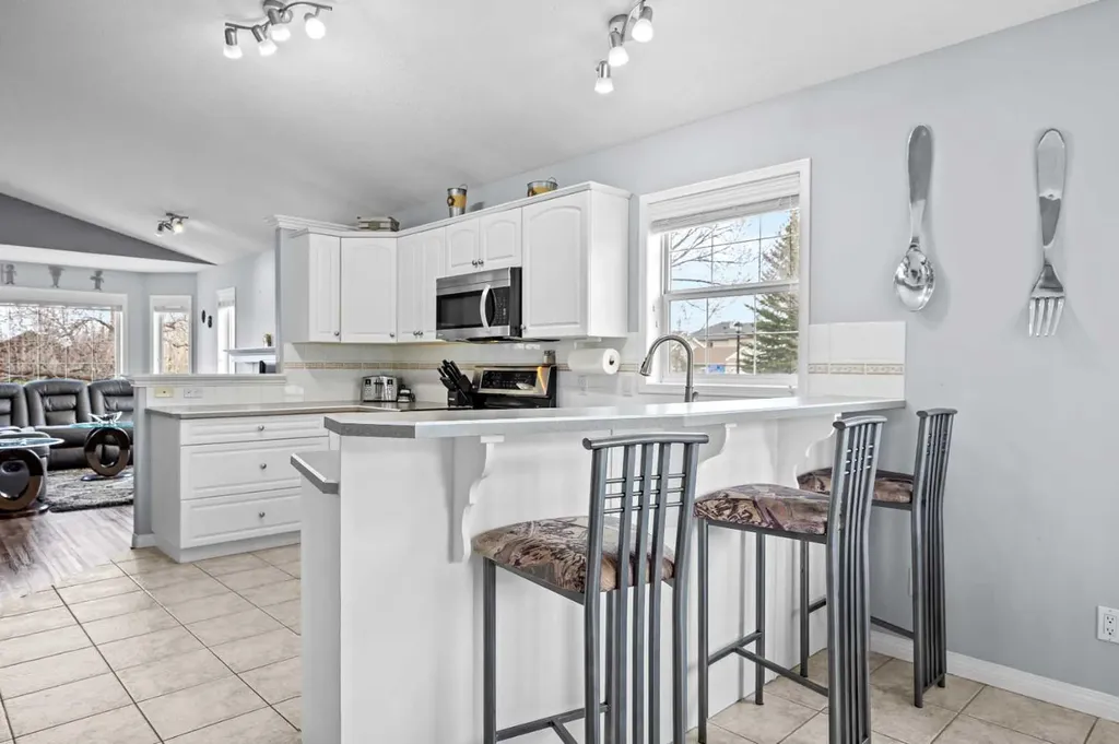 187 West Lakeview Circle Chestermere AB T1X 1H7