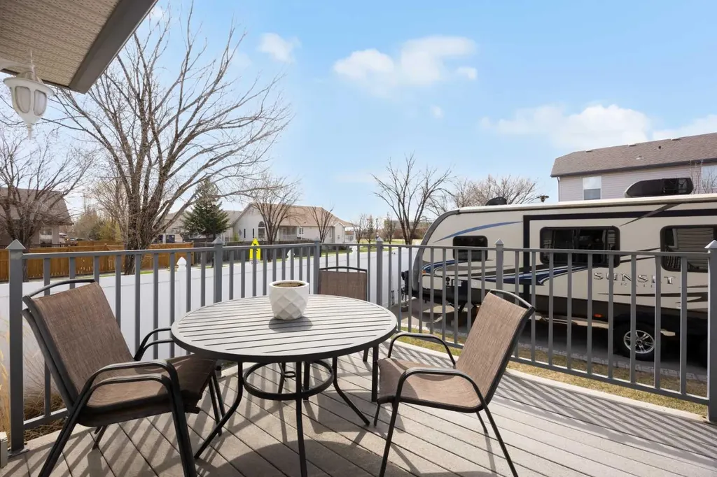 187 West Lakeview Circle Chestermere AB T1X 1H7