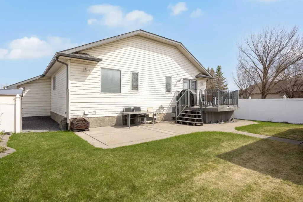 187 West Lakeview Circle Chestermere AB T1X 1H7