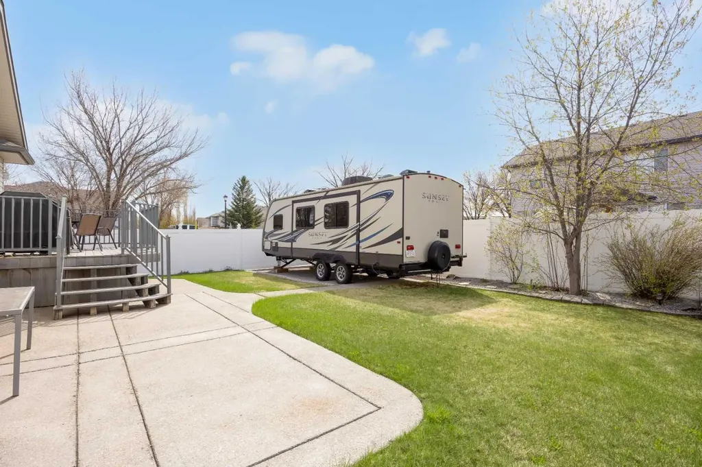 187 West Lakeview Circle Chestermere AB T1X 1H7