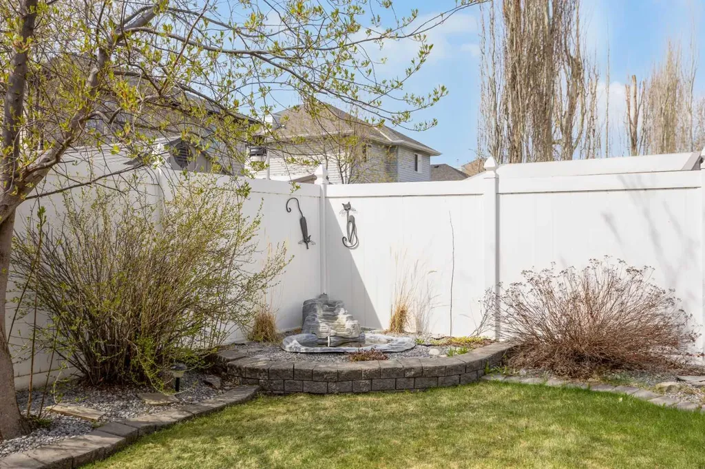 187 West Lakeview Circle Chestermere AB T1X 1H7