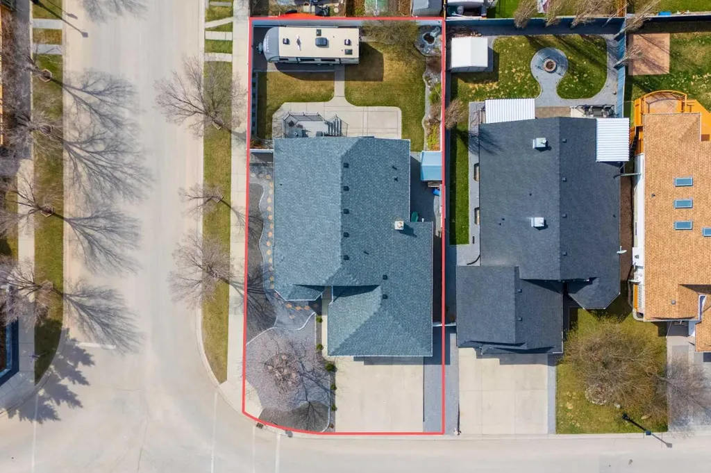 187 West Lakeview Circle Chestermere AB T1X 1H7