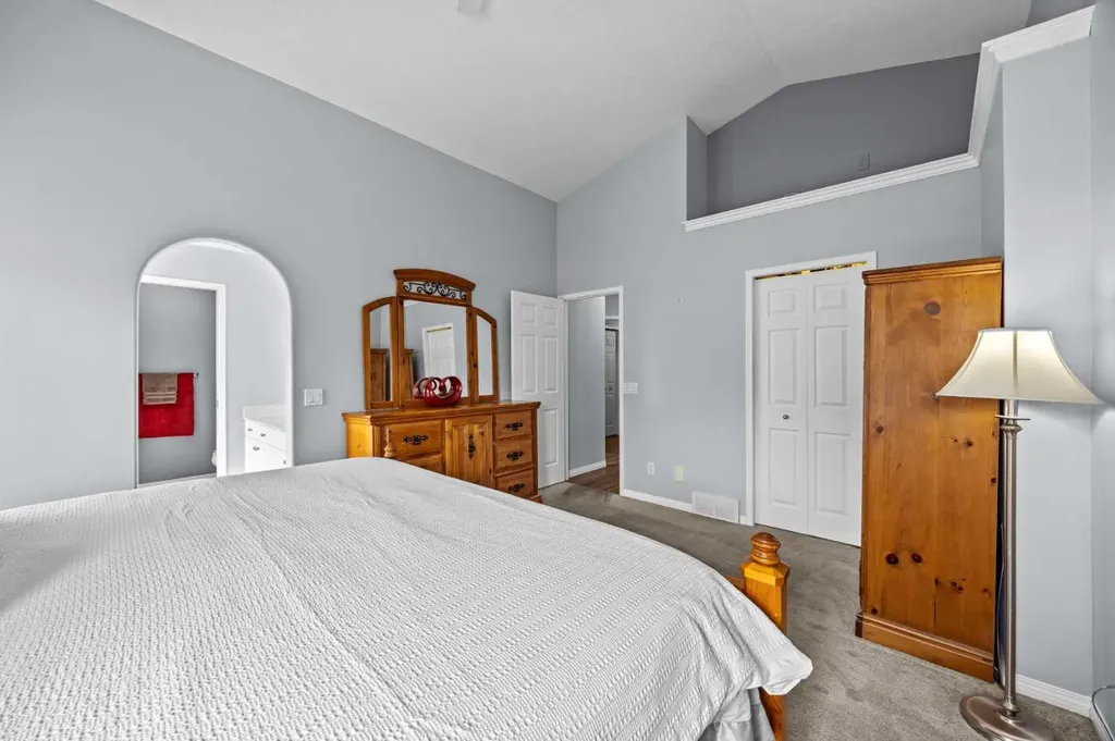 187 West Lakeview Circle Chestermere AB T1X 1H7