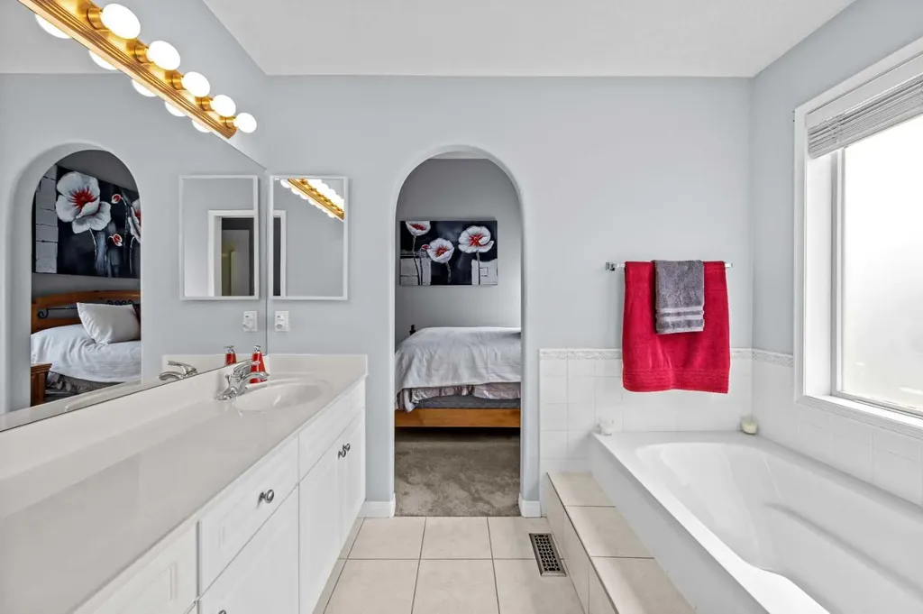 187 West Lakeview Circle Chestermere AB T1X 1H7
