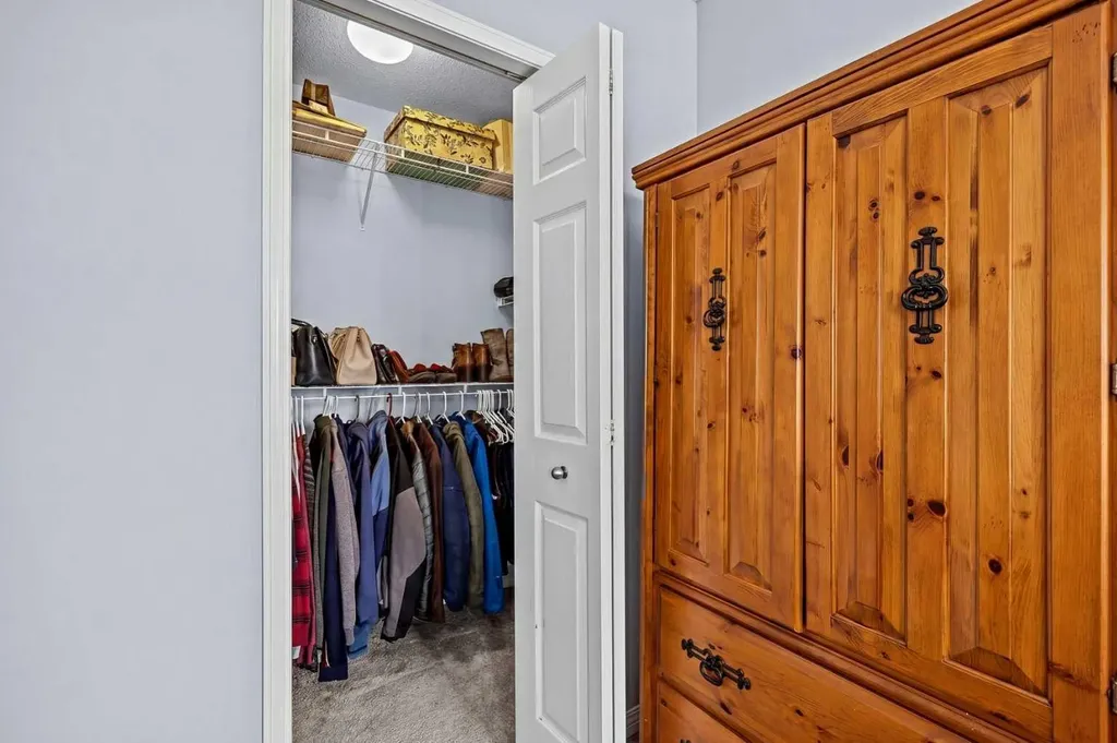 187 West Lakeview Circle Chestermere AB T1X 1H7