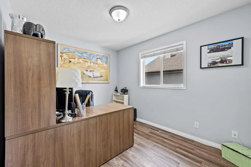 187 West Lakeview Circle Chestermere AB T1X 1H7